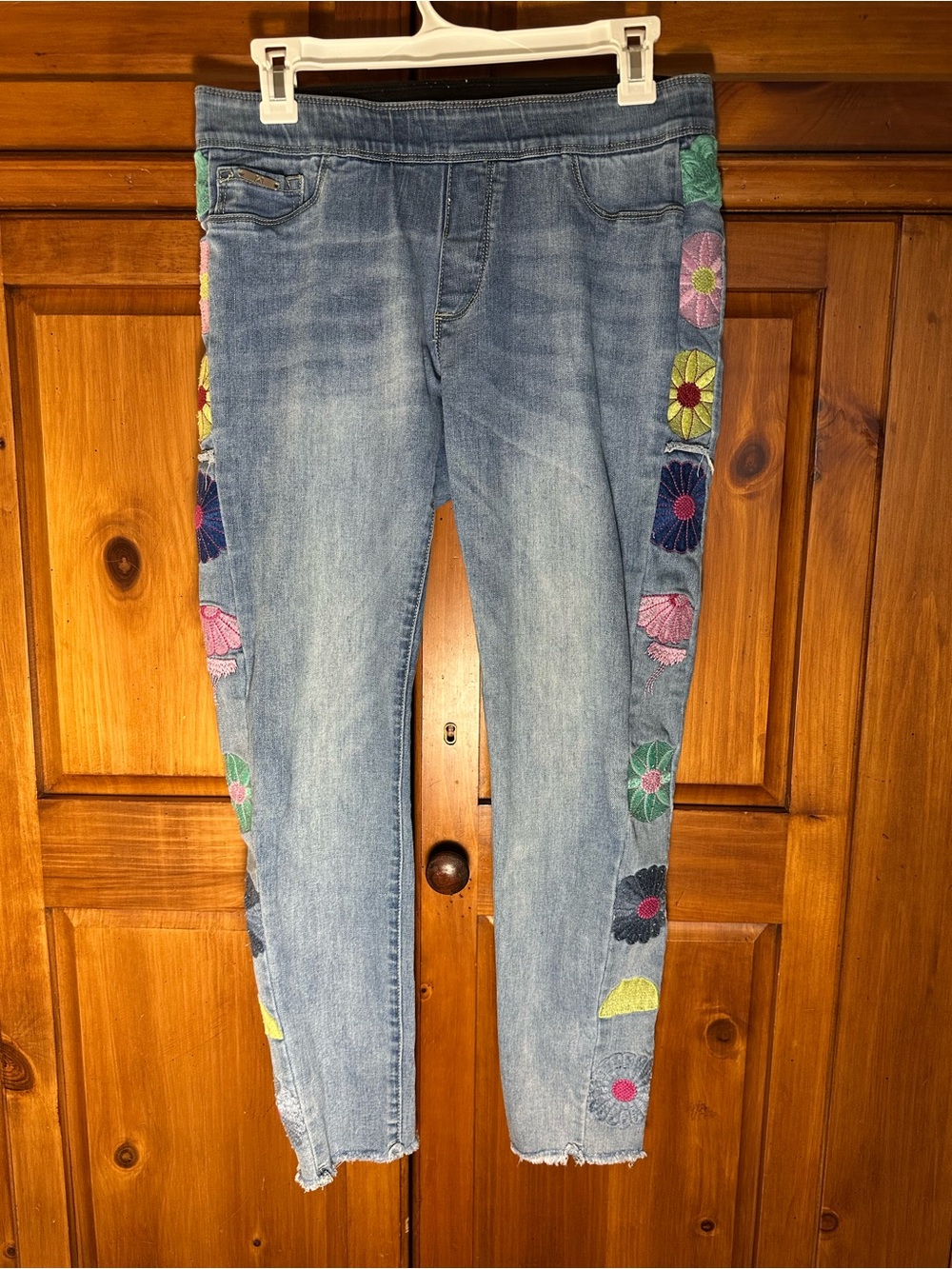 Coco + Carmen Light Wash Women’s Jeggings with Multicolor Floral Side Embroidery